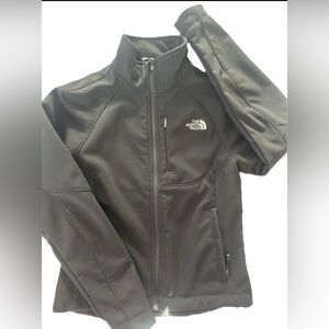 The North Face Women’s Softshell Jacket XS Black – Windproof Stretch, Fleece